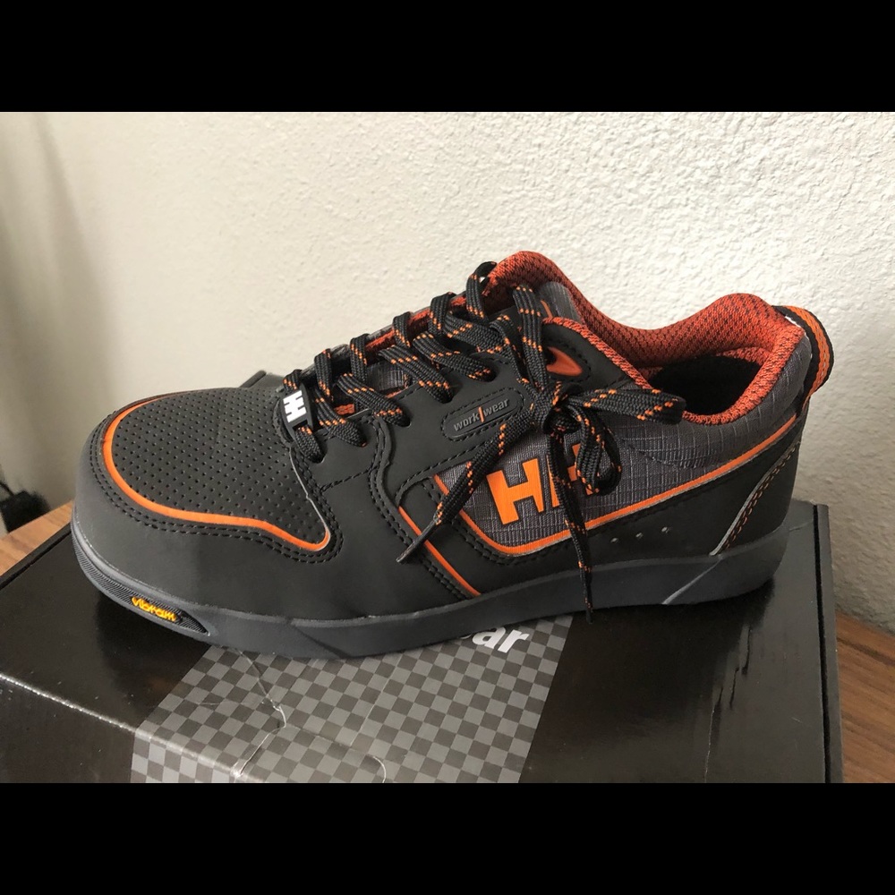 Helly Hansen Men’s skate style leather shoes